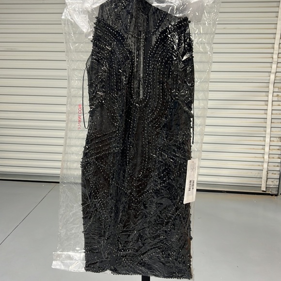 Stunning Jovani Mini dress. Color is Black. Size 12. - Picture 4 of 5